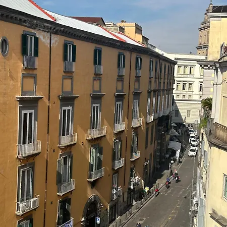 לינה וארוחת בוקר Santa Chiara Garden View נאפולי